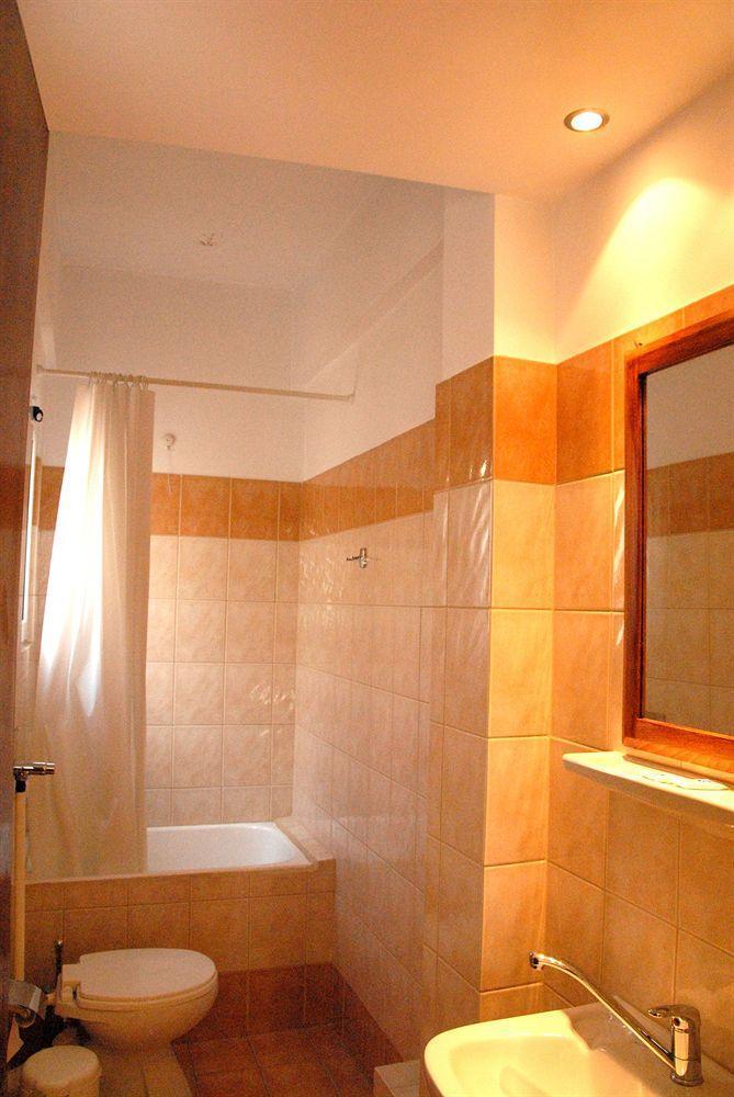 Vienna Hotel Athena Bagian luar foto