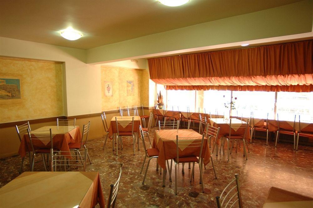 Vienna Hotel Athena Bagian luar foto