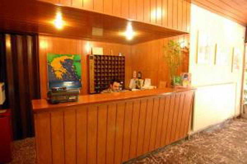 Vienna Hotel Athena Bagian luar foto