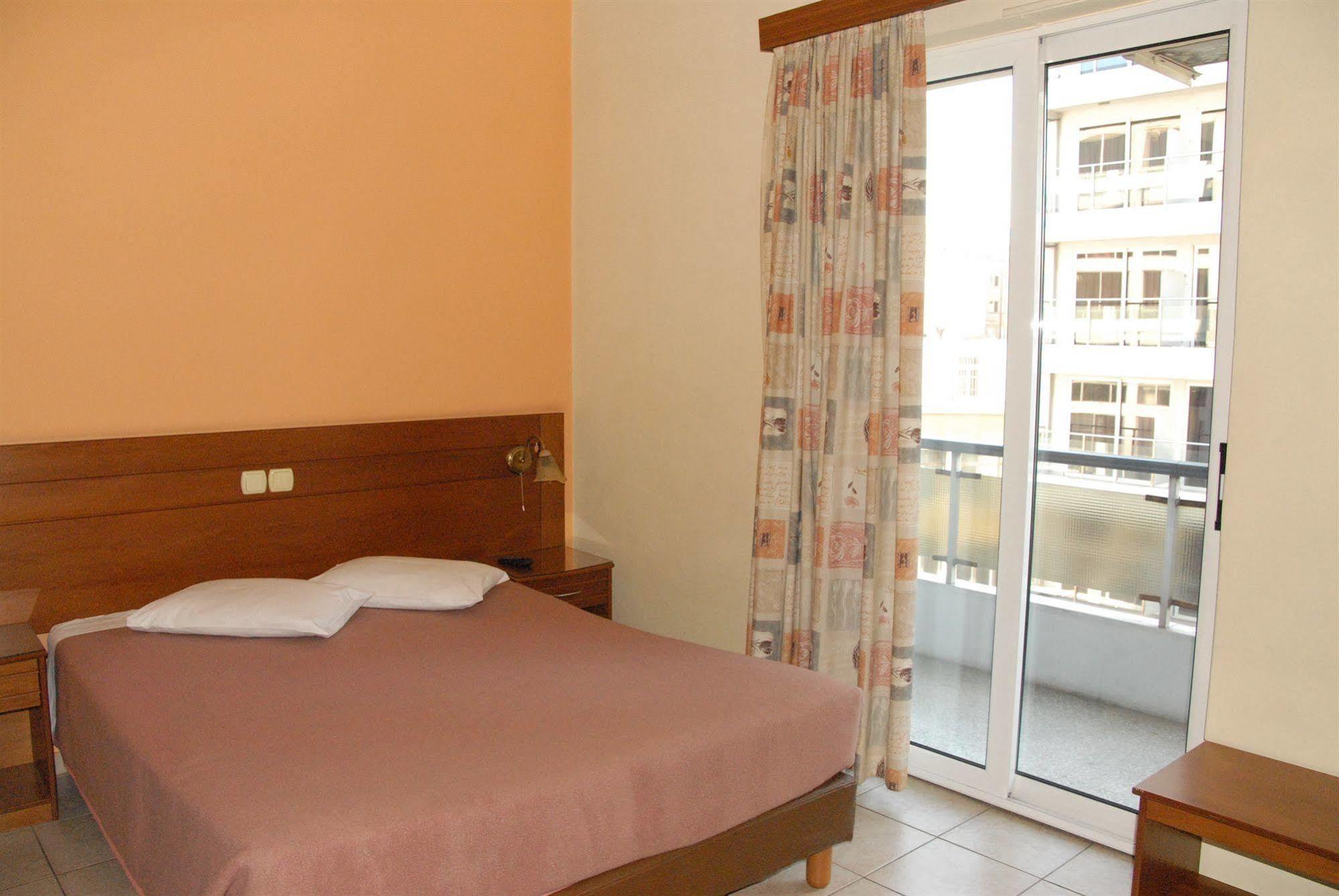 Vienna Hotel Athena Bagian luar foto