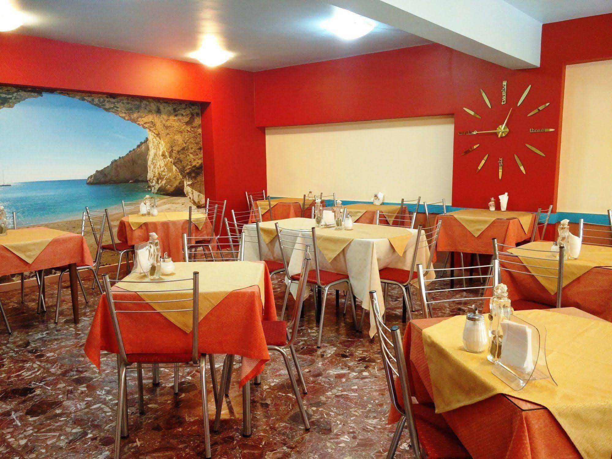 Vienna Hotel Athena Bagian luar foto
