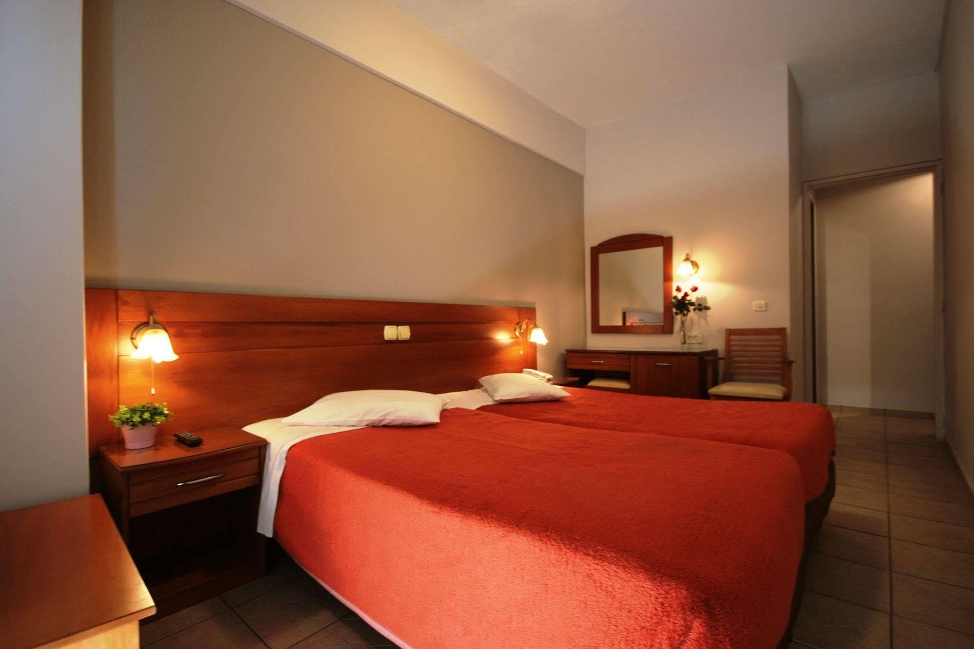 Vienna Hotel Athena Bagian luar foto