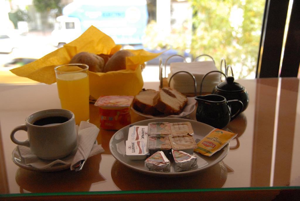 Vienna Hotel Athena Bagian luar foto
